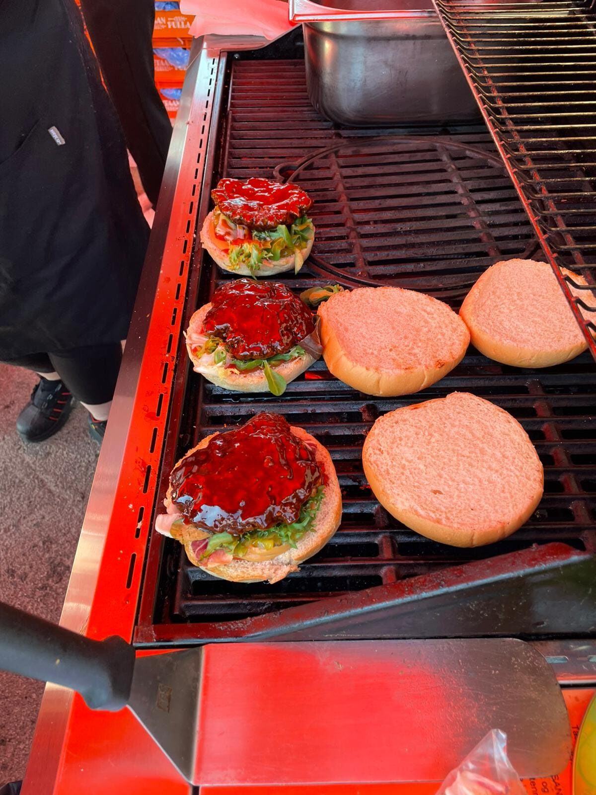 Grillattu hampurilainen glaseerauksella yksityisjuhliin
