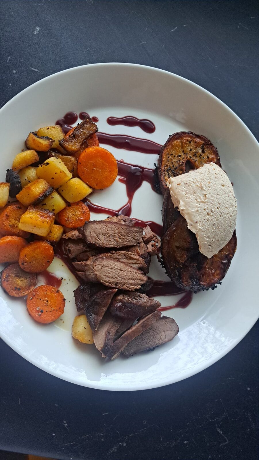 Ankkaa ja paahdettuja juureksia